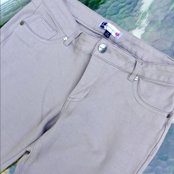 STRETCH Taupe Jeans Body Central M - Picture 1 of 7